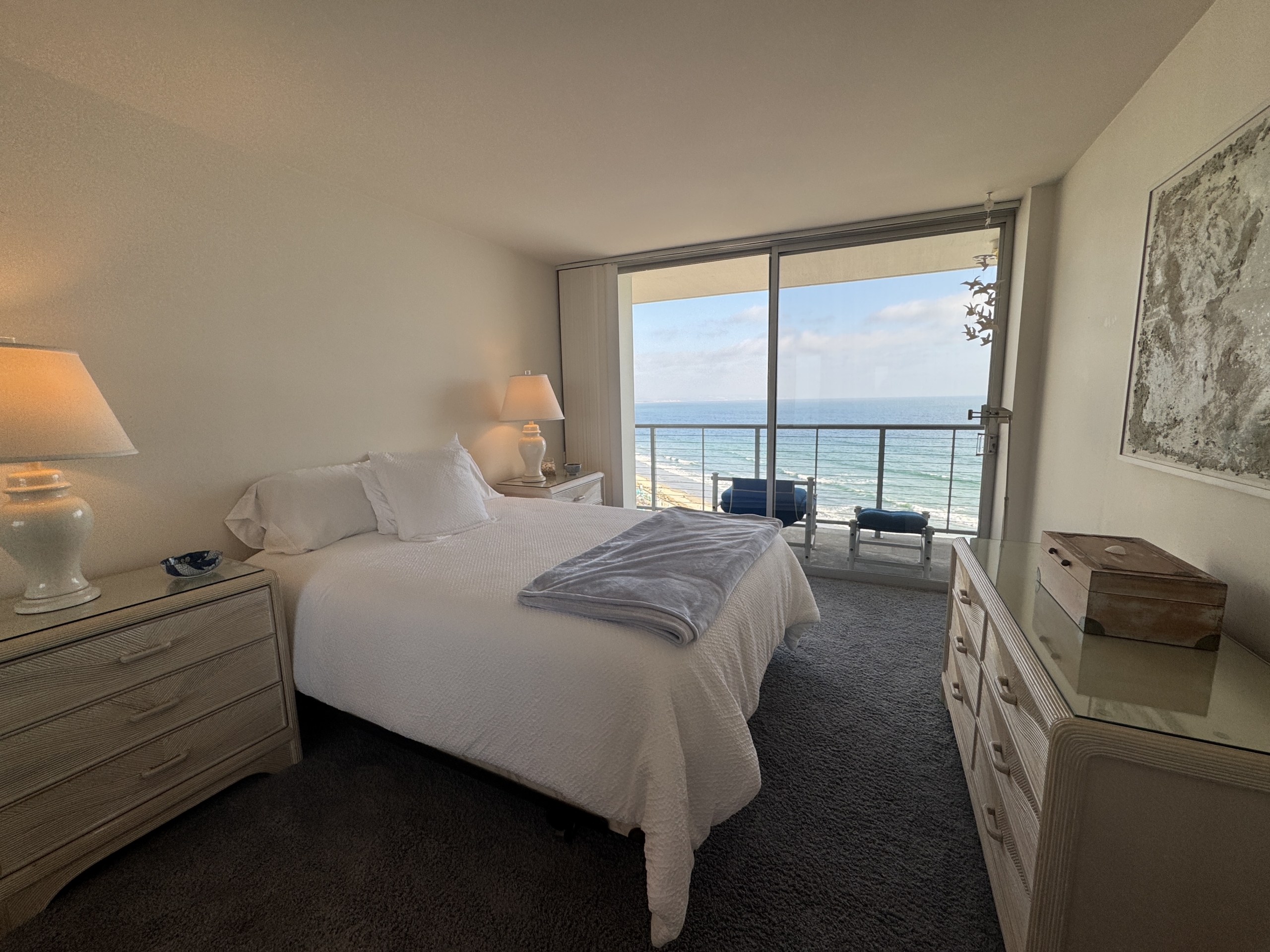 (#28057) Oceanfront Condo – Large Two Bedroom