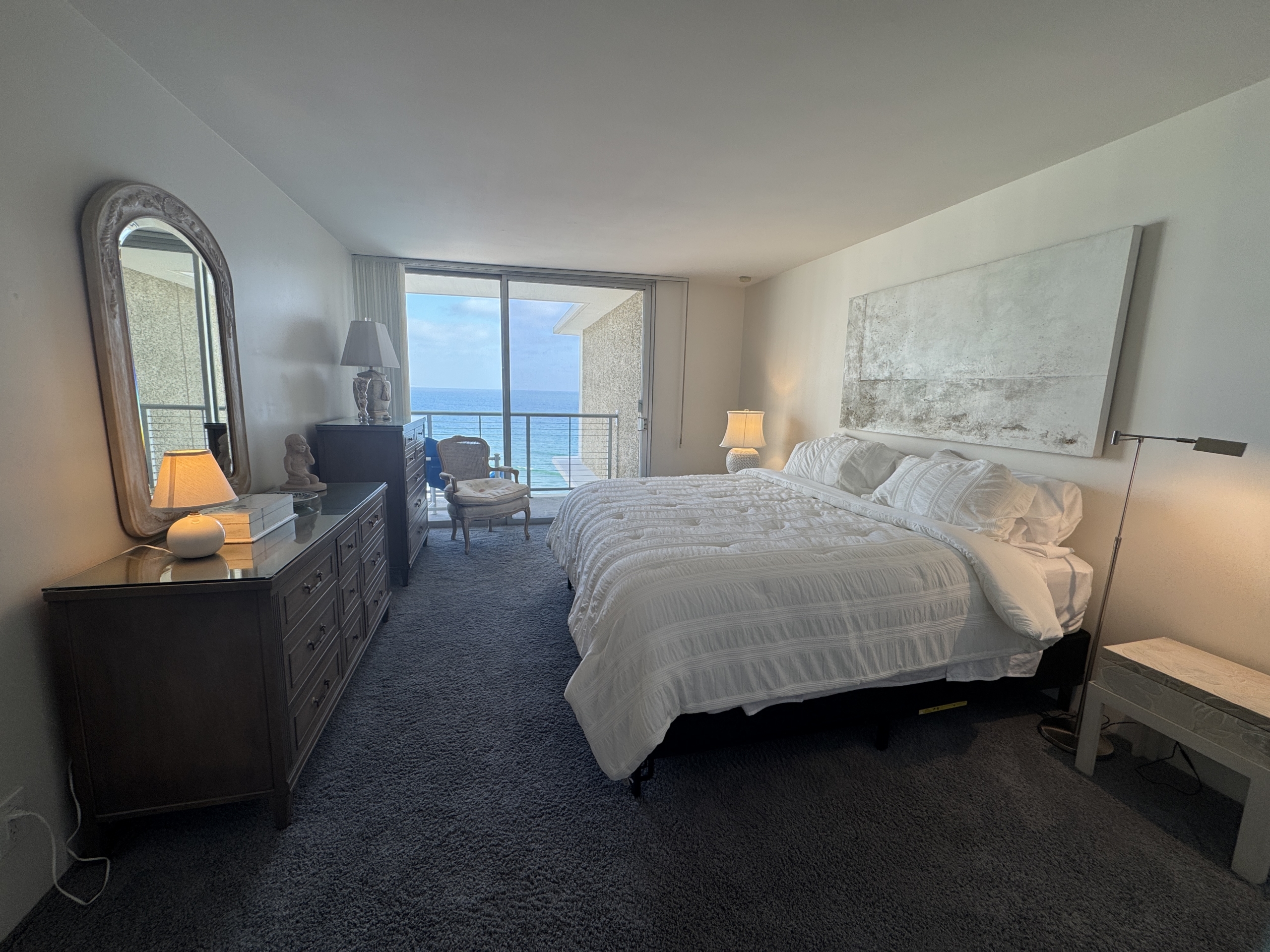 (#28057) Oceanfront Condo – Large Two Bedroom