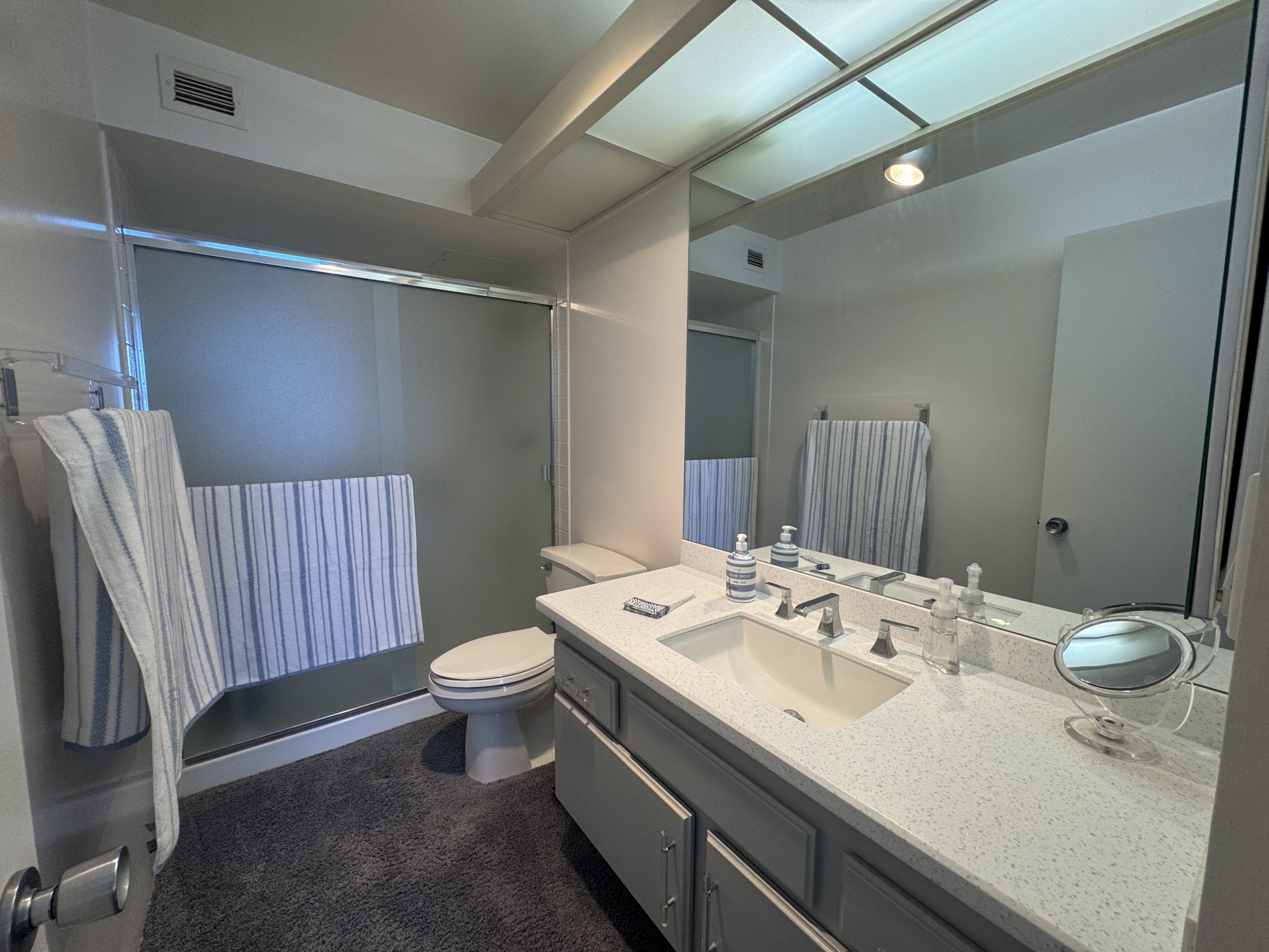 (#28057) Oceanfront Condo – Large Two Bedroom
