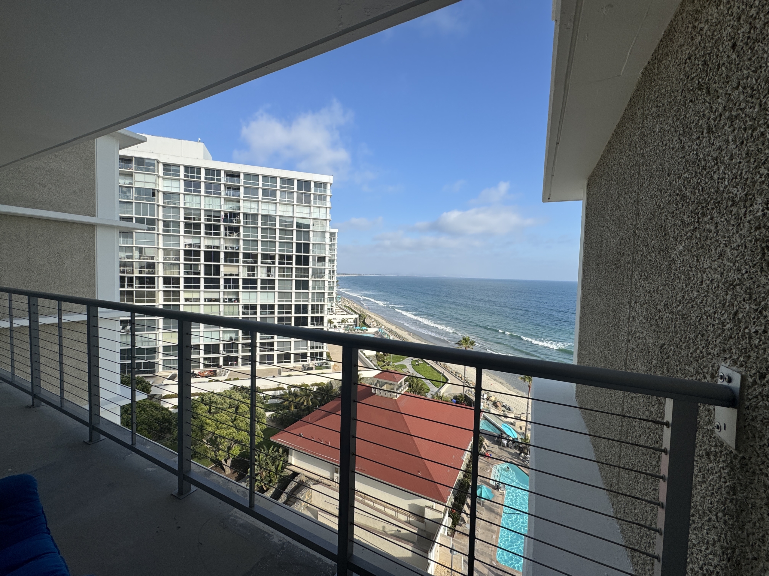 (#28057) Oceanfront Condo – Large Two Bedroom