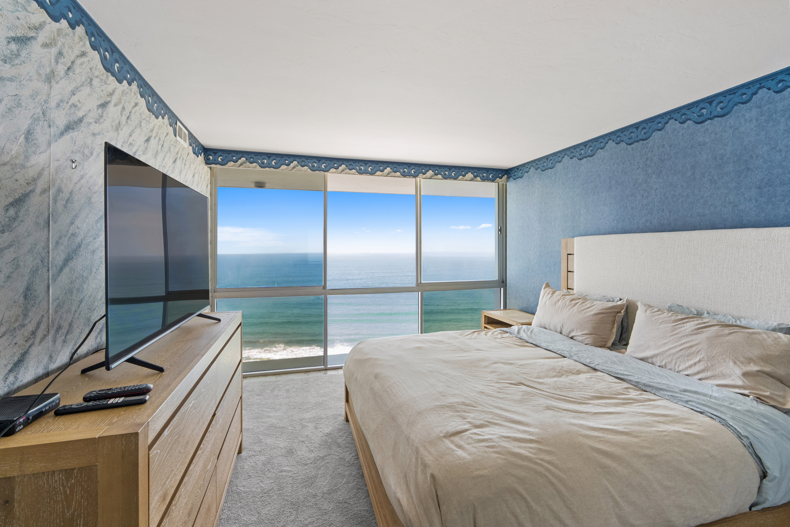 (#318078) One Bedroom Oceanfront Penthouse