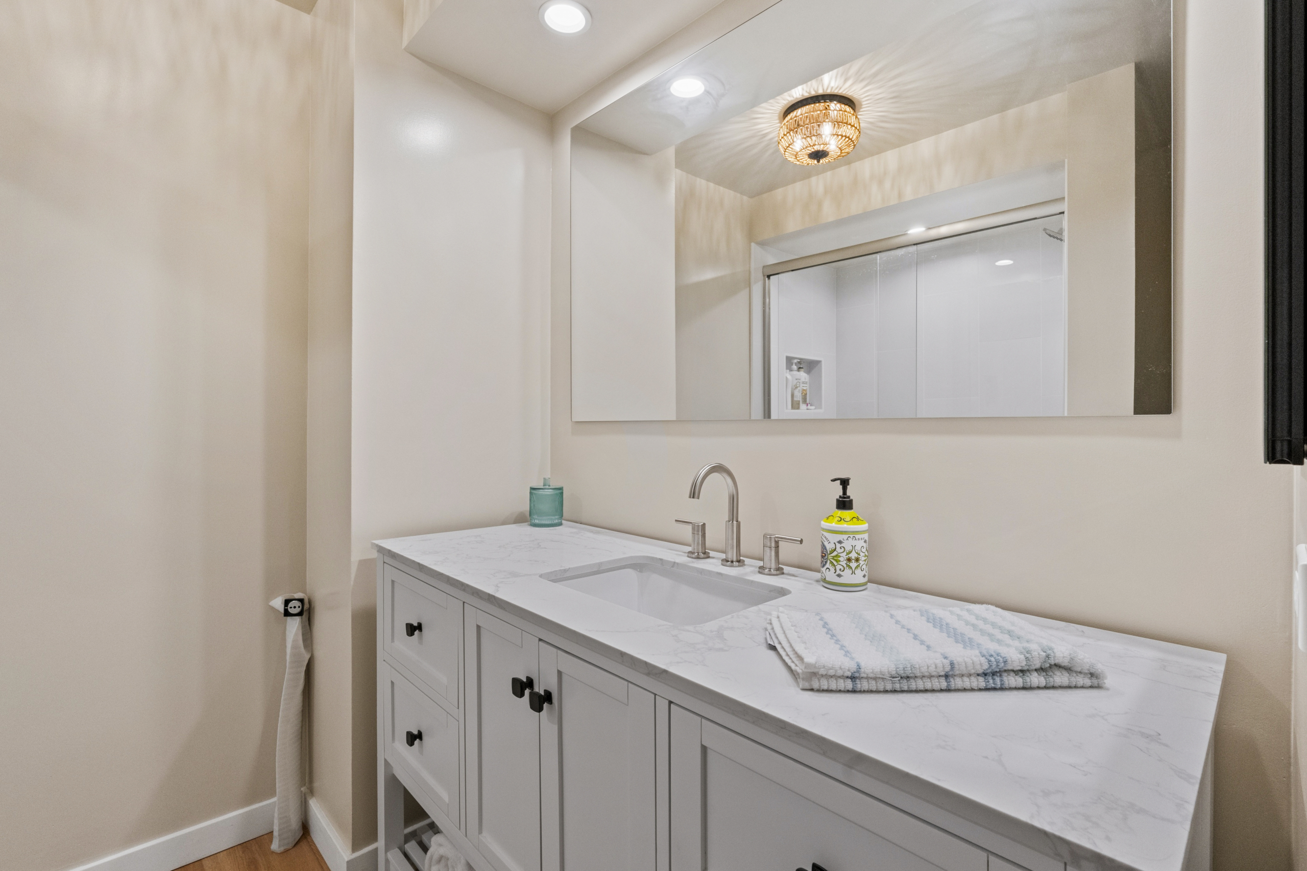 (#314018) Two Bedroom Bay and City Views