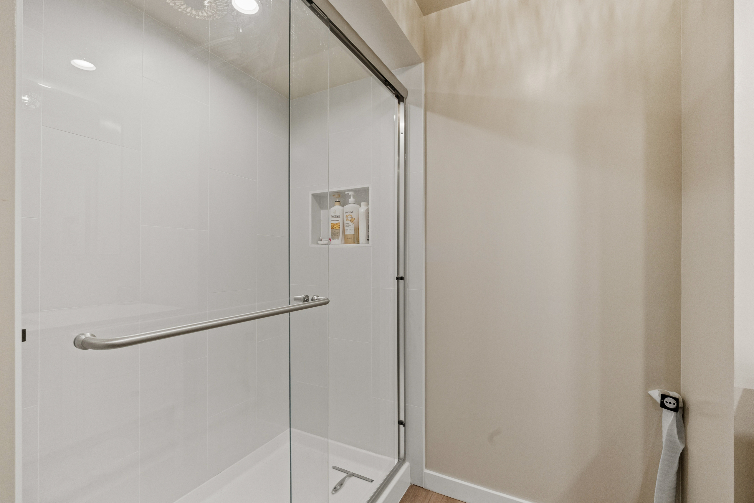 (#314018) Two Bedroom Bay and City Views