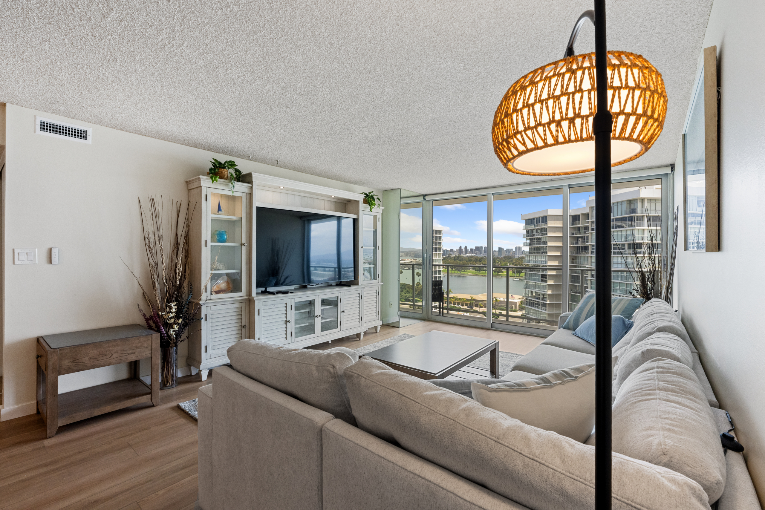 (#314018) Two Bedroom Bay and City Views