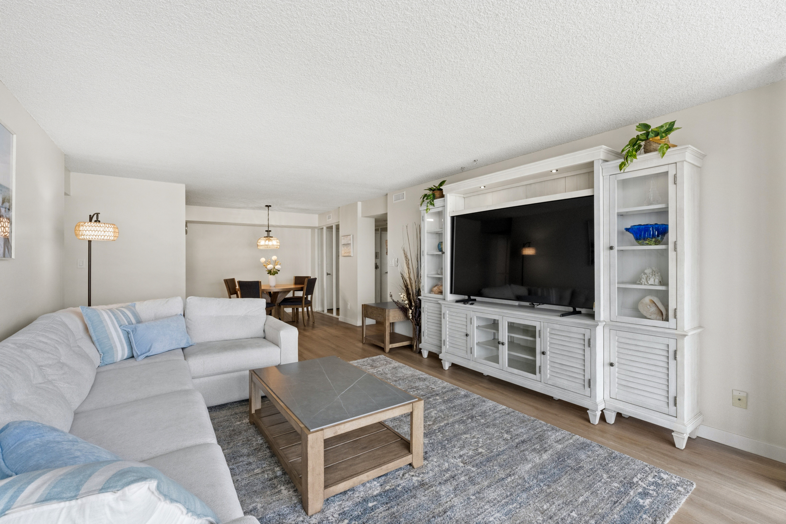 (#314018) Two Bedroom Bay and City Views